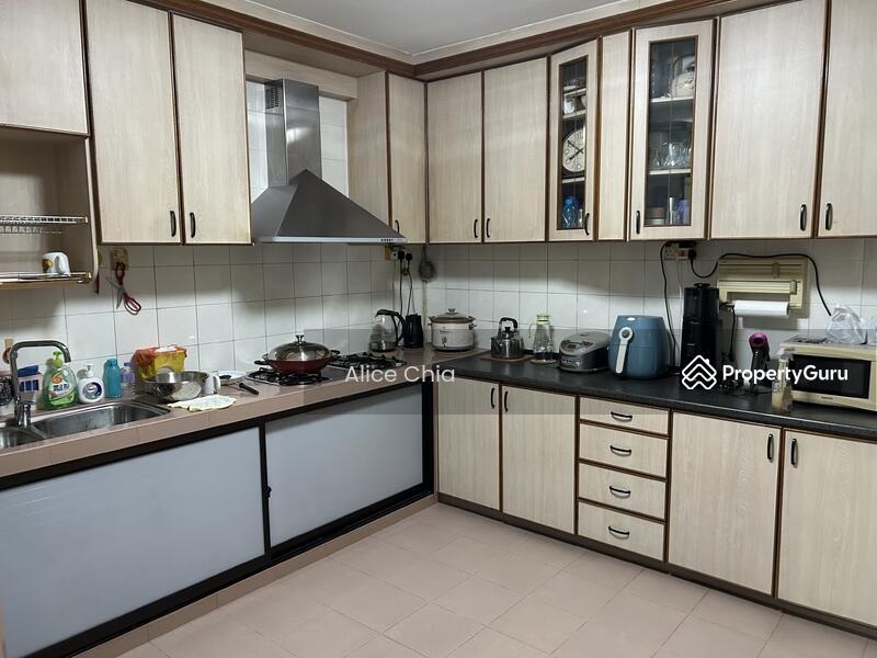 742 Tampines Street 72: D18  HDB Flat | Prop-GPT the AI-Powered Property Guru
