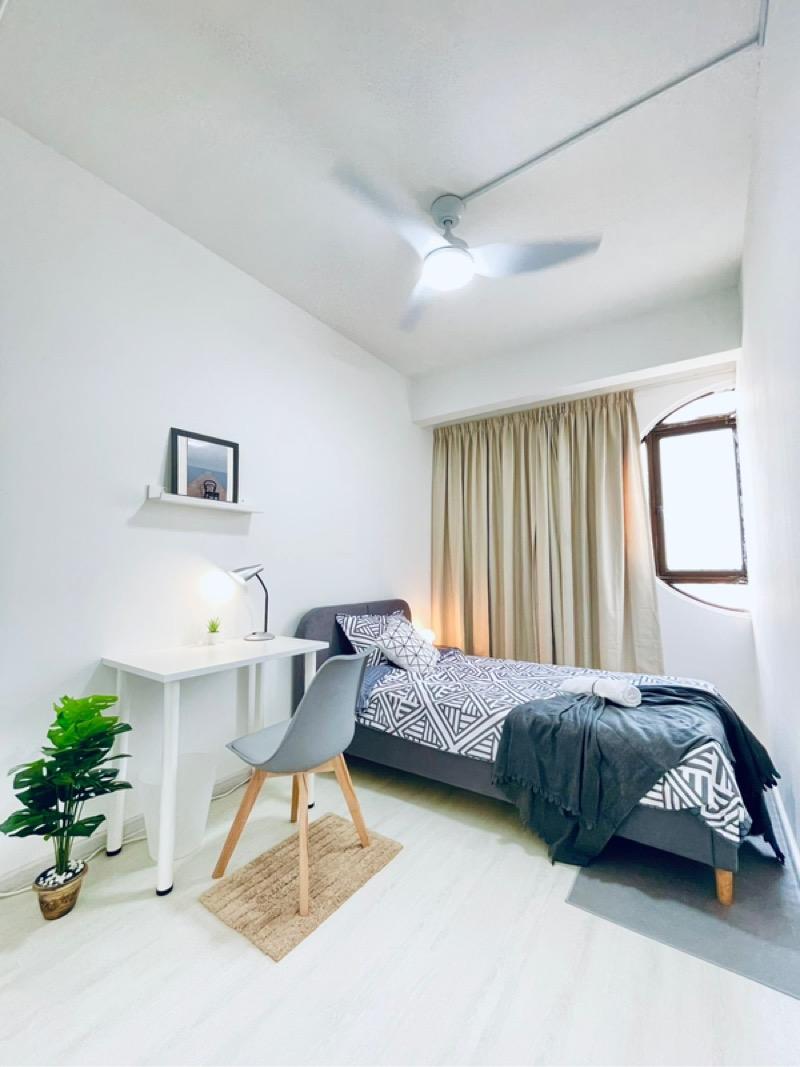 People's Park Complex Apartment Room Rental, $1,350, 1 Bed 1 Bath 120 sqft $11.25 psf