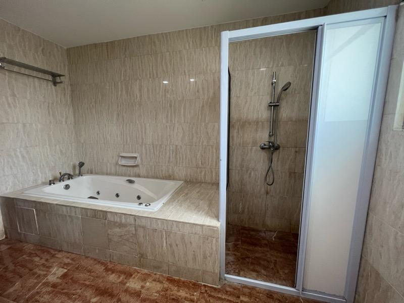 Duchess Crest Condominium For Rent, $13,800, 5 Bed 5 Bath 4,295 sqft $3.21 psf