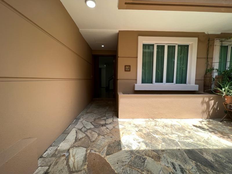 Duchess Crest Condominium For Rent, $13,800, 5 Bed 5 Bath 4,295 sqft $3.21 psf