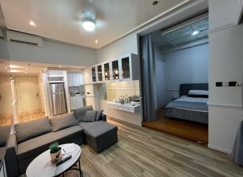 Prop-GPT: Apartment: D09  The Pier at Robertson