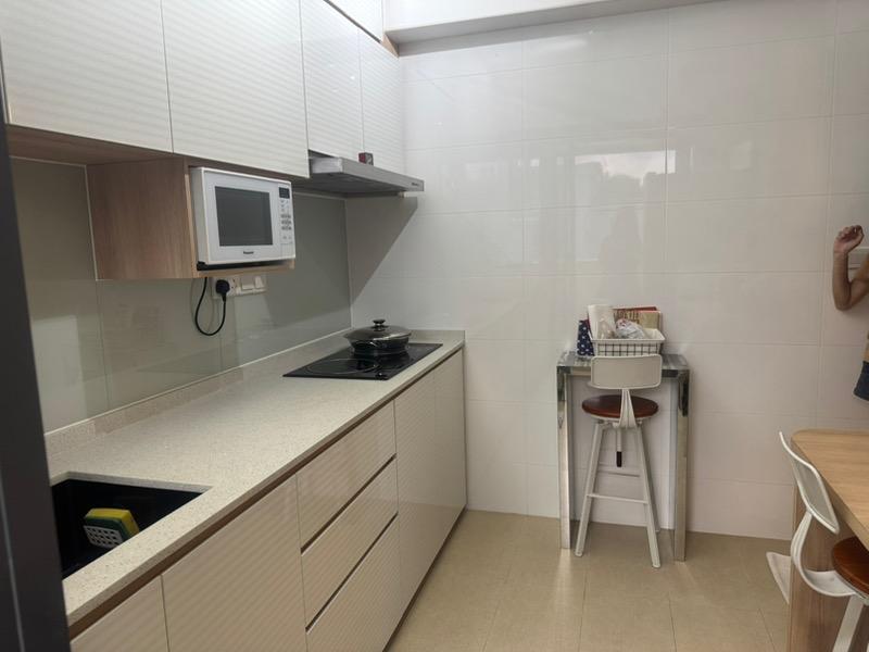 211A Clementi Avenue 6 HDB Apartment Room Rental, $1,400, 1 Bed 1 Bath 1,291 sqft $1.08 psf