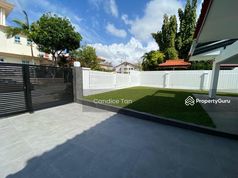 Prop-GPT: Detached: D14  Bungalow by the Park! Very new condition!