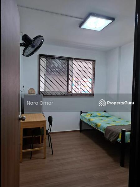 Prop-GPT: HDB Flat: D22 Boon Lay 745 Jurong West Street 73