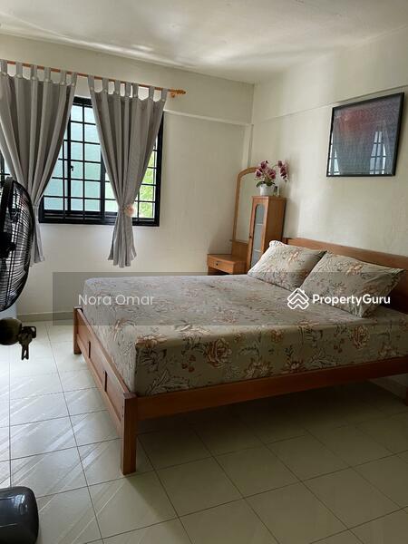 Prop-GPT: HDB Flat: D19  402 Hougang Avenue 10