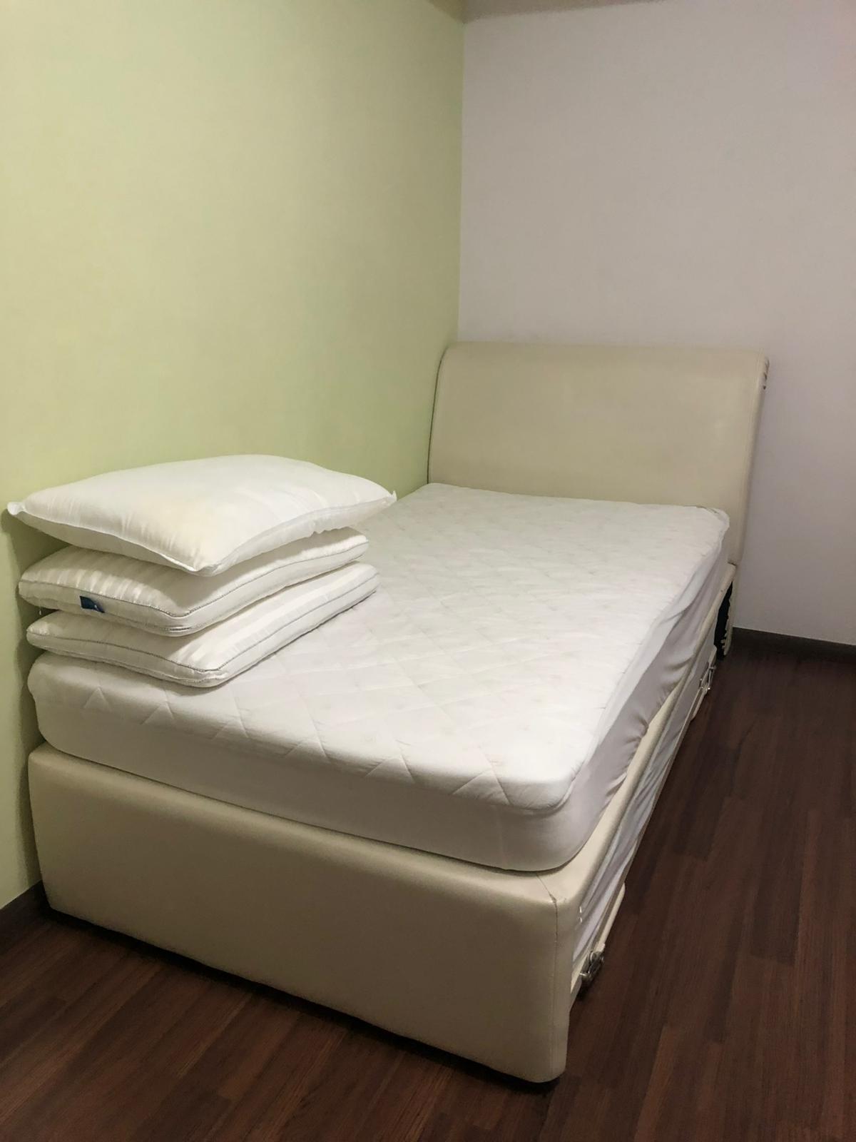 698B Hougang Street 61 HDB Apartment For Rent, $3,700, 3 Bed 2 Bath 1,292 sqft $2.86 psf