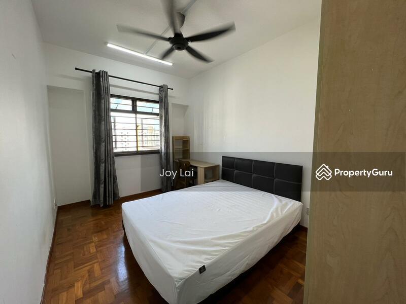 Prop-GPT: HDB Flat: D19  301A Anchorvale Drive