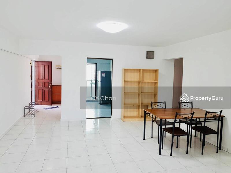 Prop-GPT: HDB Flat: D16  772 Bedok Reservoir View