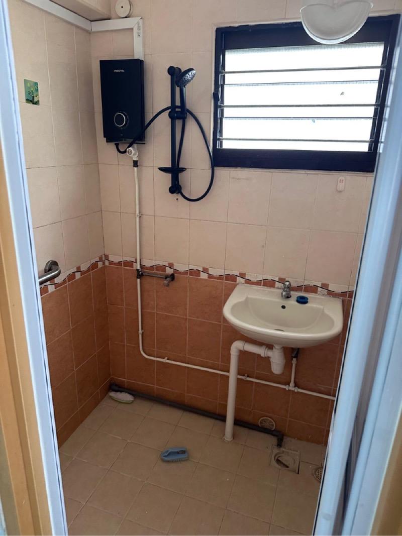 4 Bedok South Avenue 1 HDB Apartment Room Rental, $1,250, 1 Bed 1 Bath 635 sqft $1.97 psf