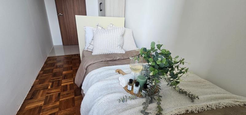 International Plaza Apartment Room Rental, $1,400, 1 Bed 1 Bath 180 sqft $7.78 psf