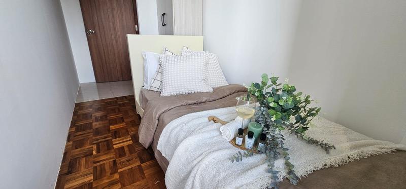International Plaza Apartment Room Rental, $1,400, 1 Bed 1 Bath 180 sqft $7.78 psf