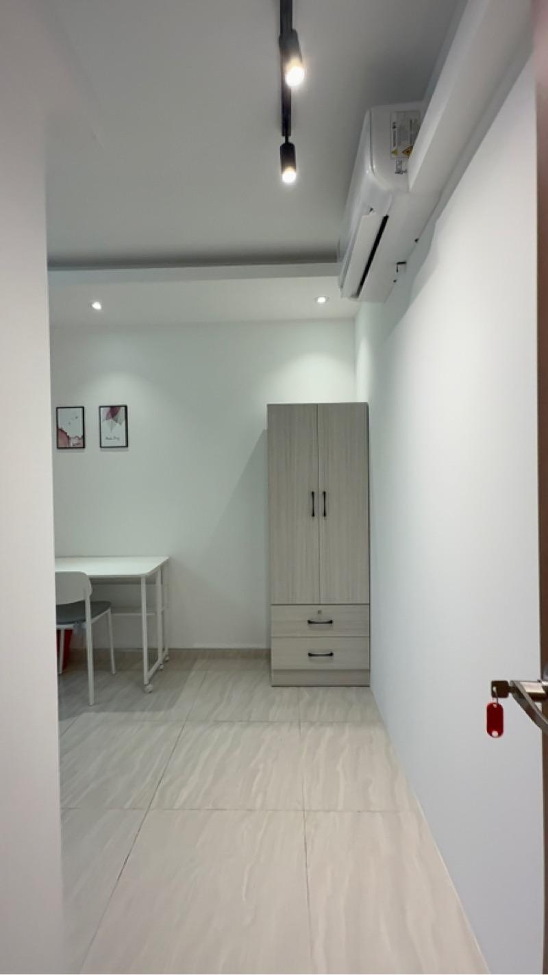 International Plaza Apartment Room Rental, $1,400, 1 Bed 1 Bath 180 sqft $7.78 psf
