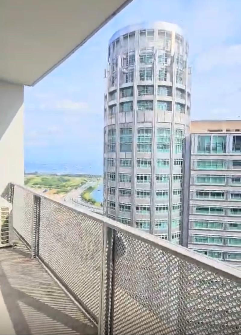 International Plaza Apartment Room Rental, $1,400, 1 Bed 1 Bath 180 sqft $7.78 psf