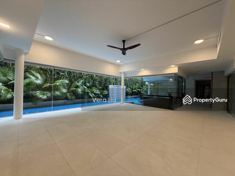 Prop-GPT: Bungalow: D15  Goodman Spacious bungalow 6 ensuites Modern with pool