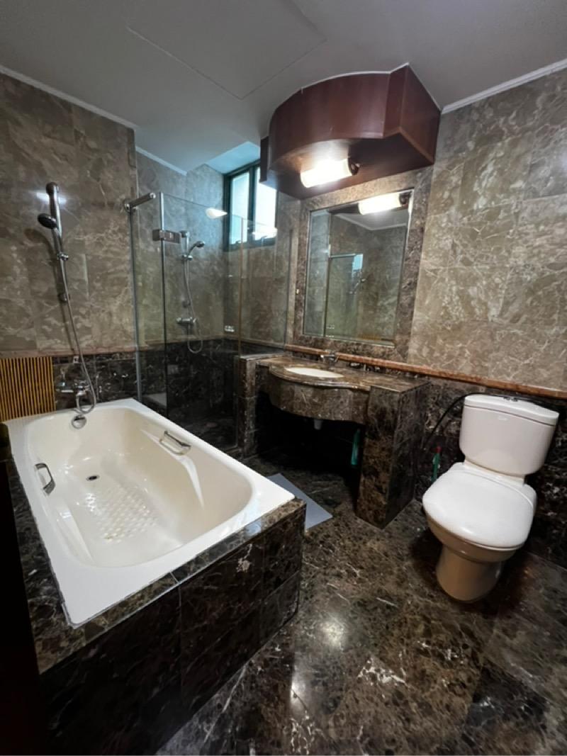 Signature Park Condominium For Rent, $4,100, 2 Bed 2 Bath 1,055 sqft $3.89 psf