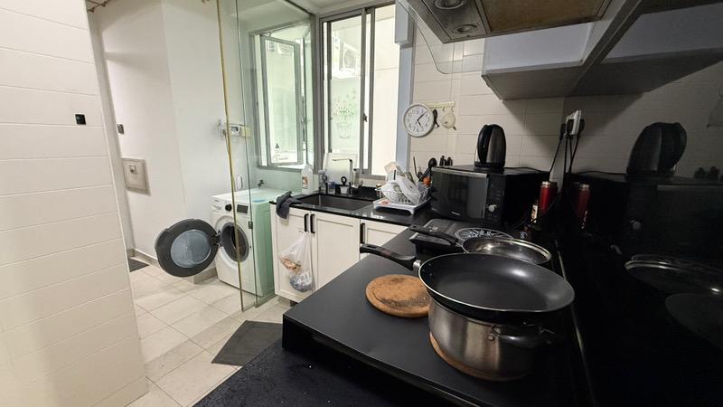 The Lakeshore Condominium Room Rental, $2,150, 1 Bed 1 Bath 200 sqft $10.75 psf