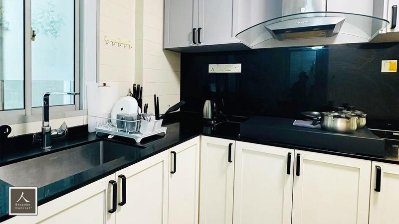 The Lakeshore Condominium Room Rental, $2,150, 1 Bed 1 Bath 200 sqft $10.75 psf