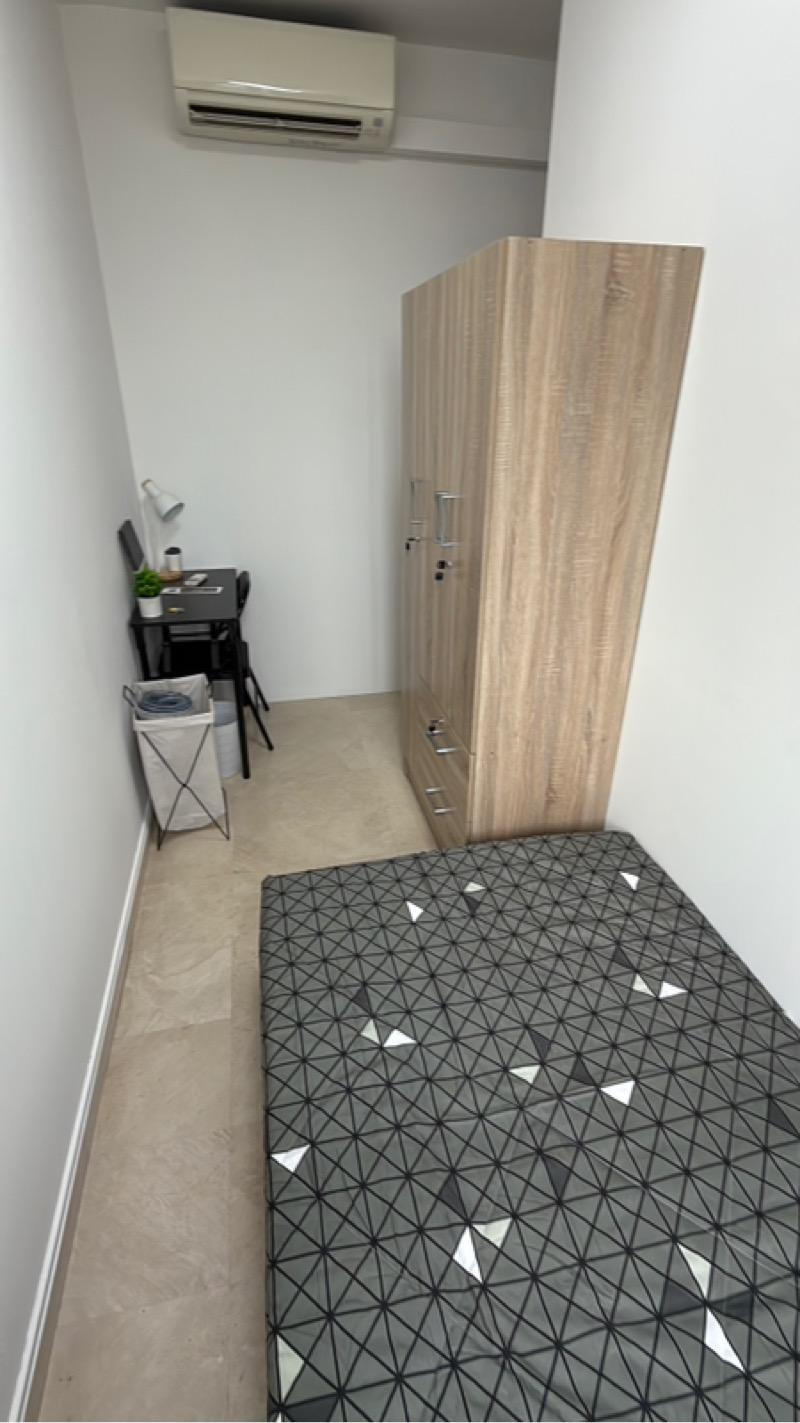 The Lakeshore Condominium Room Rental, $2,150, 1 Bed 1 Bath 200 sqft $10.75 psf
