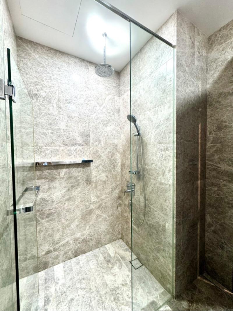 Martin Modern Condominium For Rent, $9,600, 3 Bed 2 Bath 1,087 sqft $8.83 psf