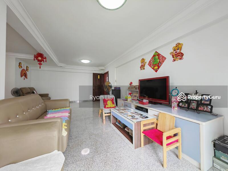 Prop-GPT: HDB Flat: D19 Punggol 176A Edgefield Plains