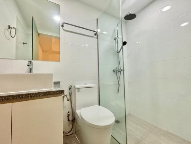 Prop-GPT: Apartment: D11  The Compass At Chancery