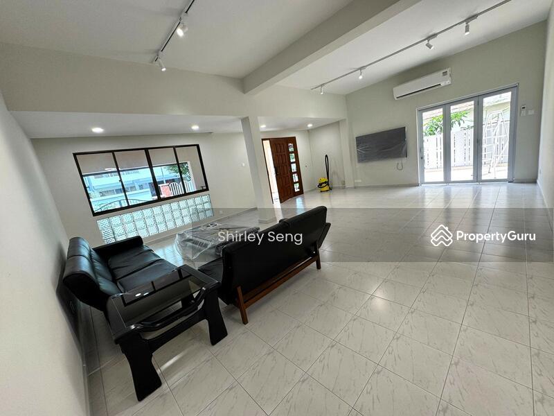 Prime landed enclave nestled in heart of District 10 (Bukit Timah, Holland, Tanglin)