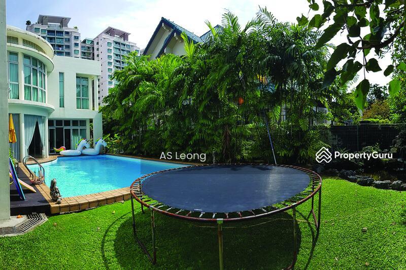 Prop-GPT: Bungalow: D19  Walk to the MRT Station just 800m away. Big Garden n Pool. Near Australian American French Nexus Sch