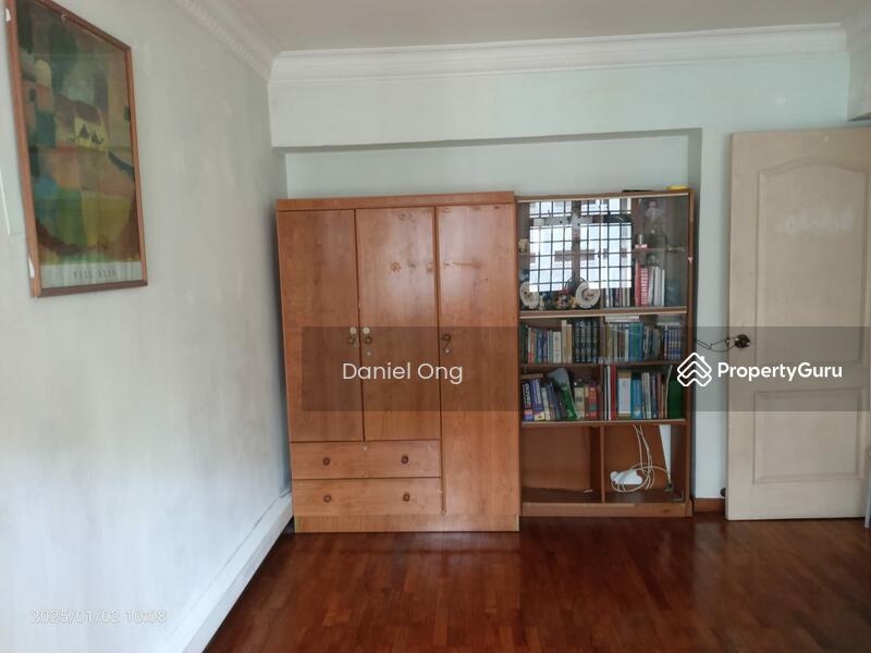 Prop-GPT: HDB Flat: D19  961 Hougang Avenue 9