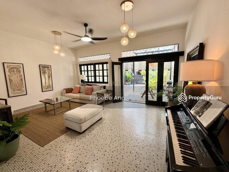 Prop-GPT: Terrace: D10  Bukit Timah Namly Estate beautiful 2 Storey Retro Black White Garden and Patio