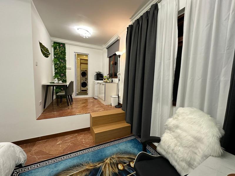 Kew Residencia Town House Room Rental, $2,568, 1 Bed 1 Bath 620 sqft $4.28 psf