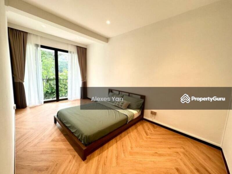 Charming Almost Newly Renovated Walk-up