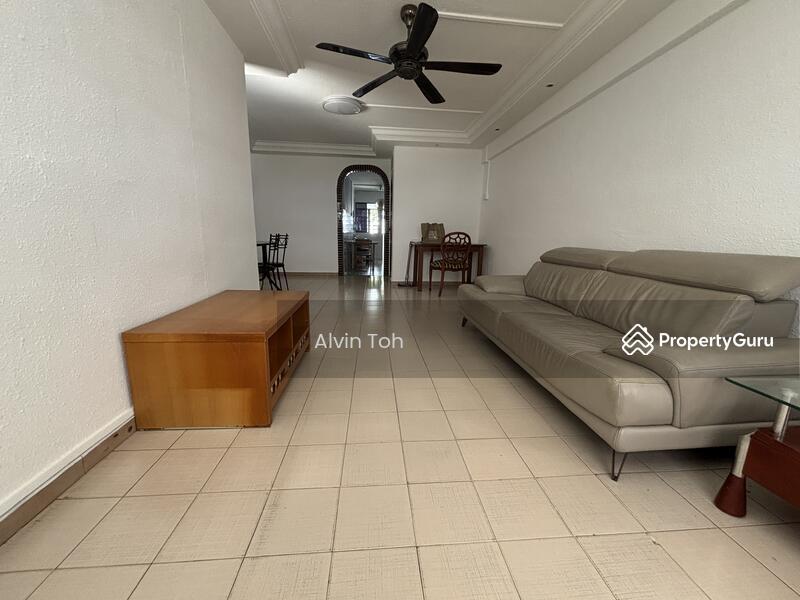 Prop-GPT: HDB Flat: D27 Yishun 127 Yishun Street 11
