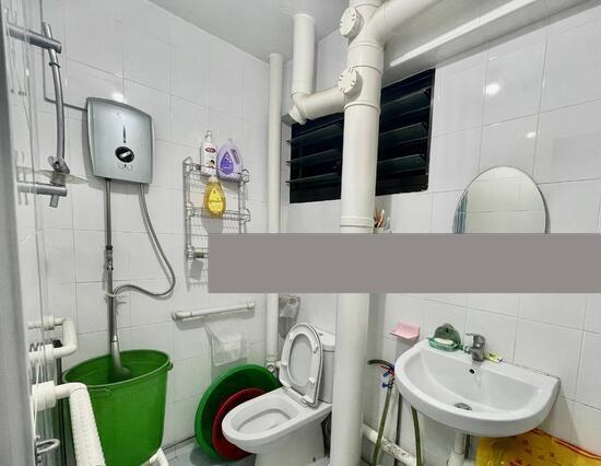 171 Ang Mo Kio Avenue 4 HDB Apartment Room Rental, $750, 1 Bed 1 Bath 130 sqft $5.77 psf
