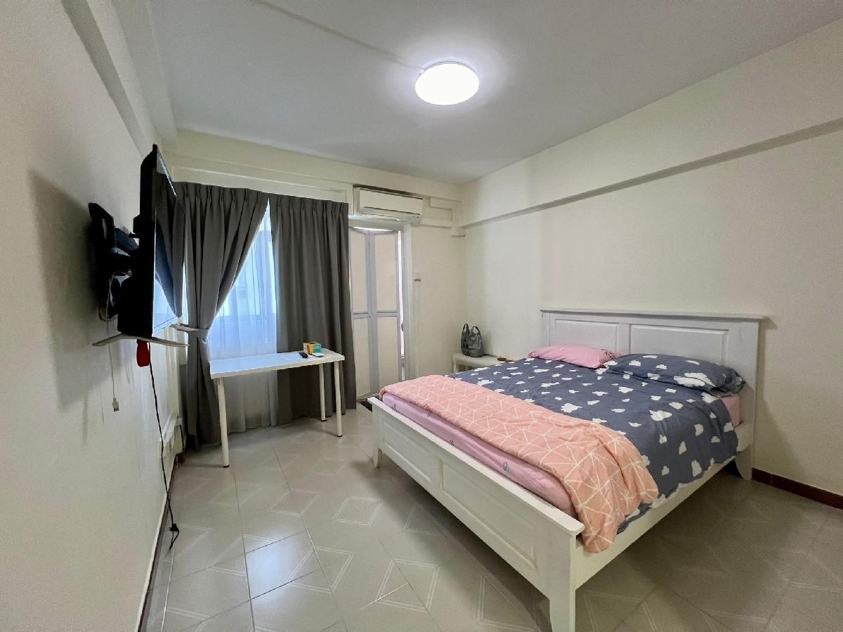 Prop-GPT: HDB Apartment: D18  164 Tampines Street 12
