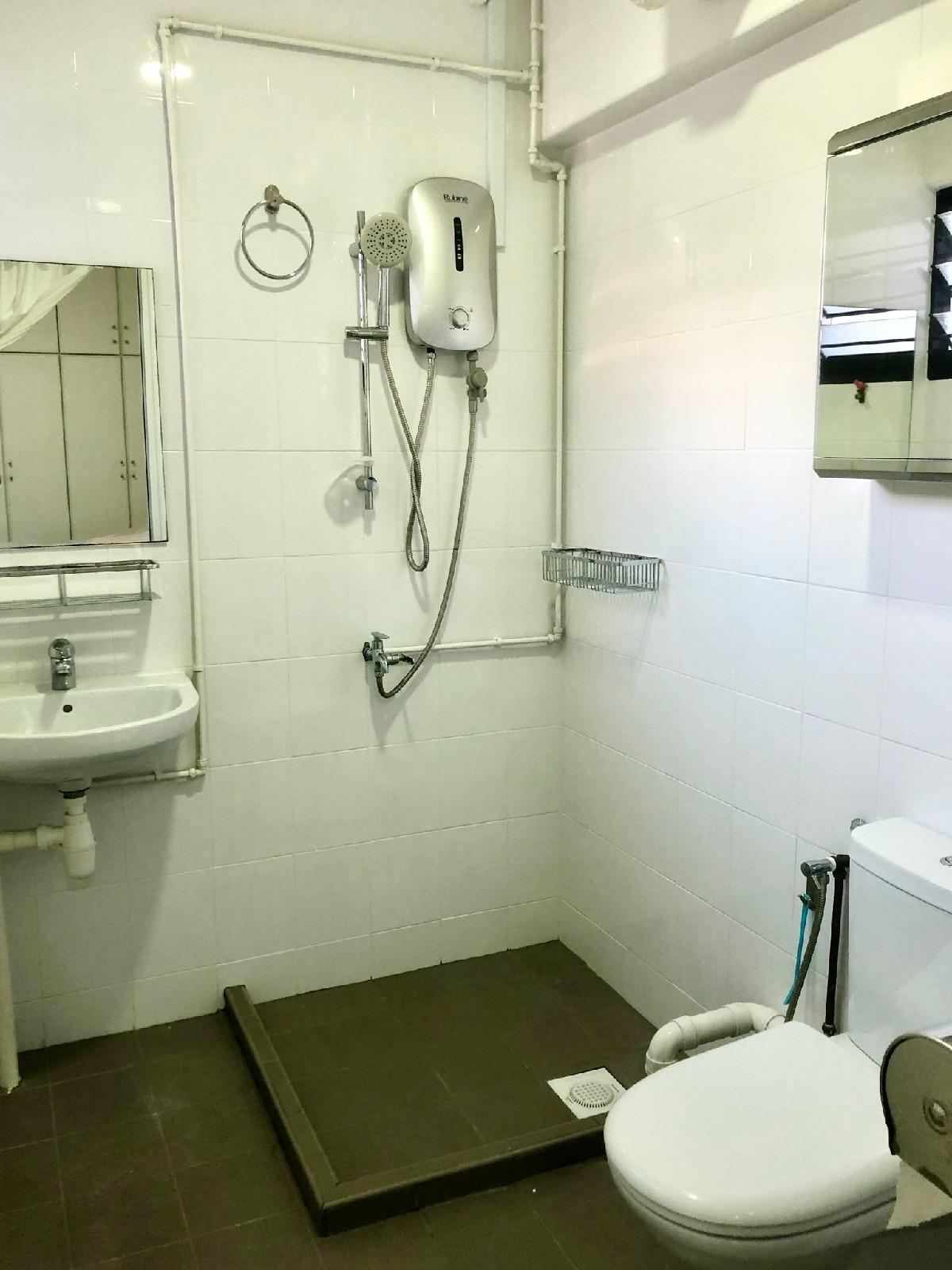 HDB Apartment for Rent: D18, 521164