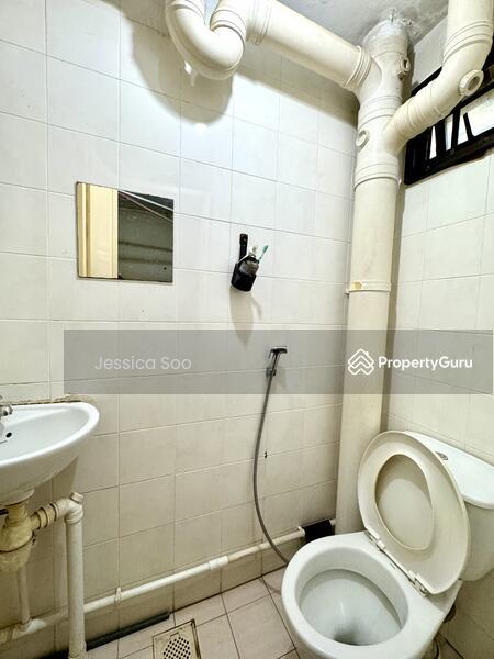 86 Commonwealth Close