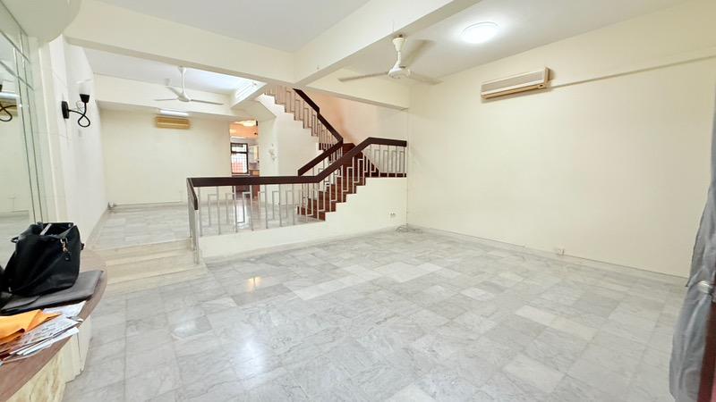 Prop-GPT: Terrace: D15 Katong New listing Open to construction worker immediate