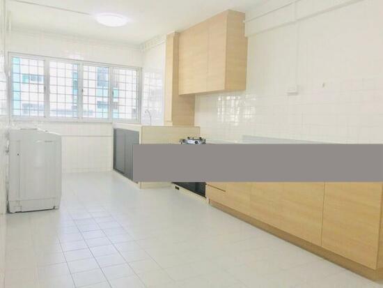 Prop-GPT: HDB Apartment: D27 Yishun 741 Yishun Avenue 5