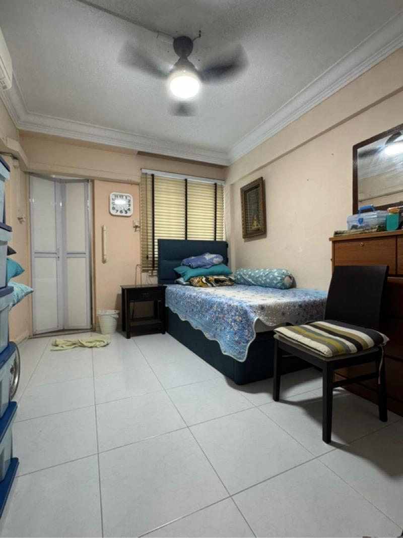 Prop-GPT: HDB Apartment: D18 Tampines 830 Tampines Street 82
