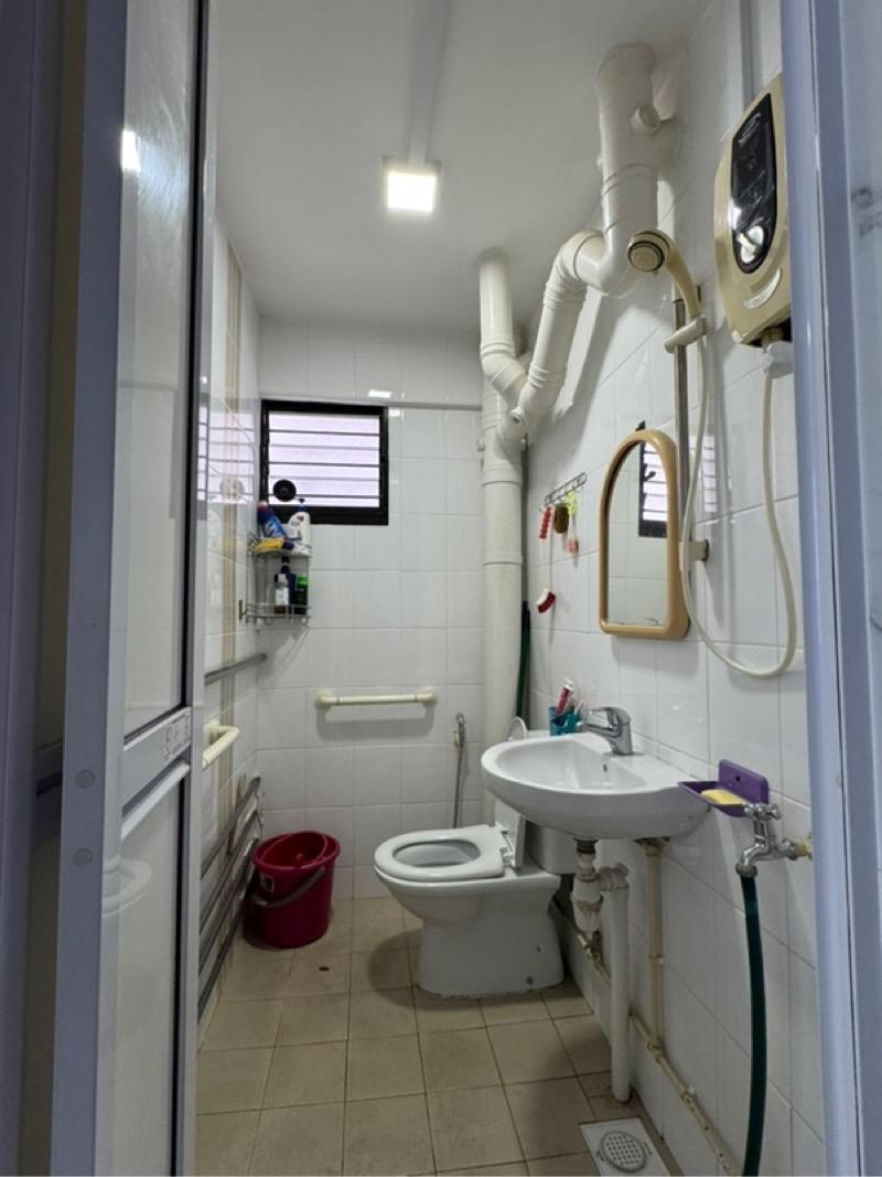 830 Tampines Street 82 HDB Apartment Room Rental, $1,500, 1 Bed 1 Bath 215 sqft $6.98 psf