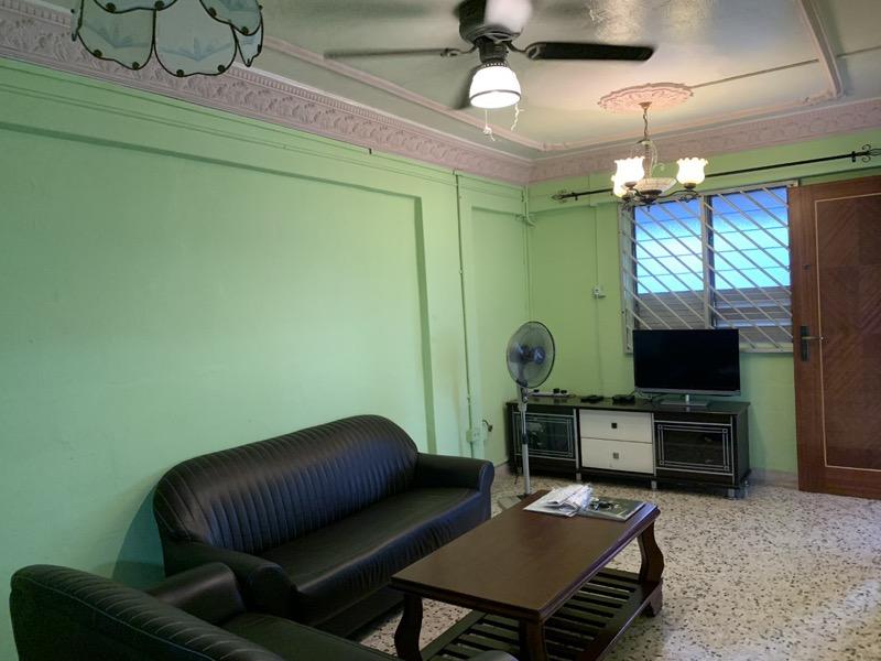 Prop-GPT: HDB Apartment: D22 Jurong 210 Jurong East Street 21