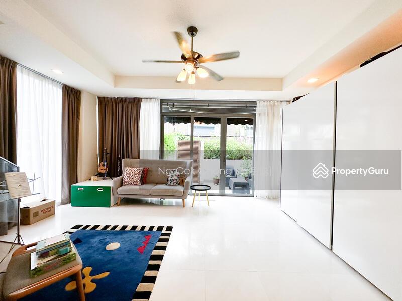 Prop-GPT: Cluster House: D11  Hillcrest Villa