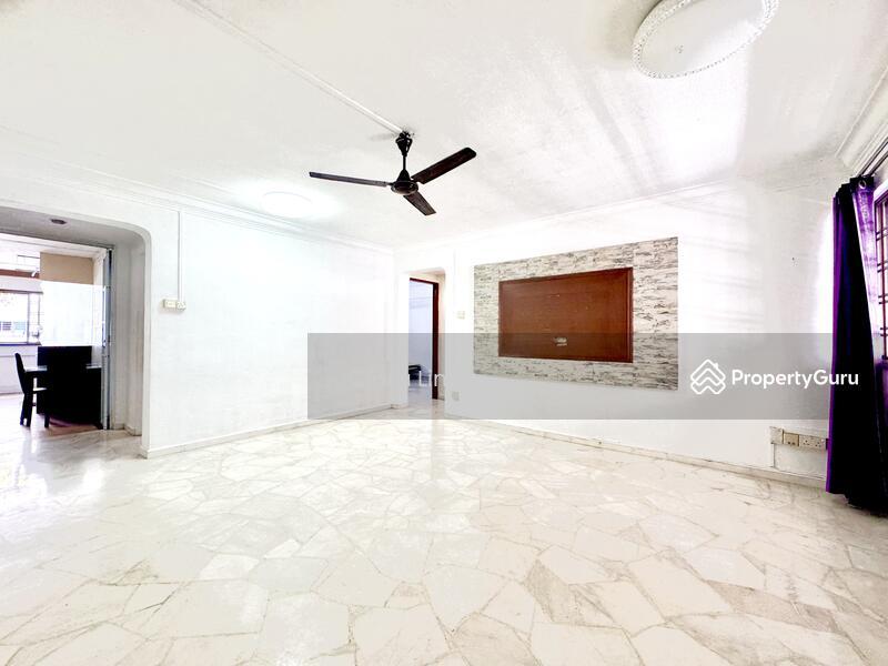Prop-GPT: HDB Flat: D27 Yishun 738 Yishun Street 72