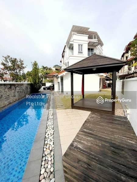 Prop-GPT: Semi-Detached: D21  Modern Semi-Detached with Pool near Dulwich College
