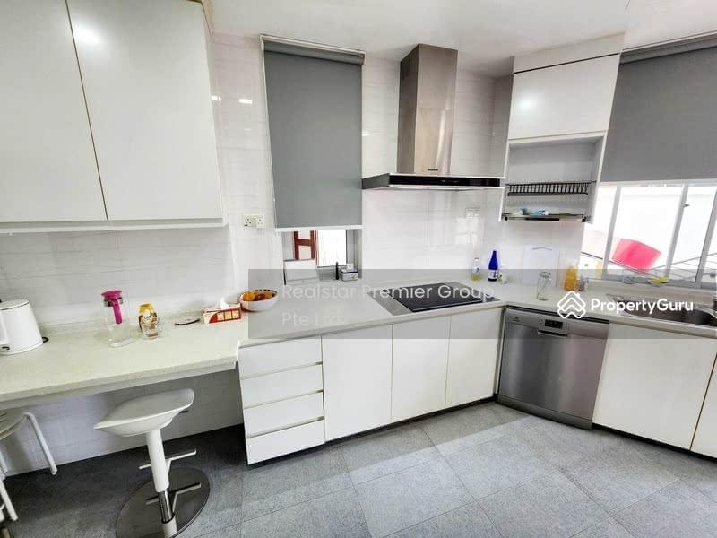 Modern Semi-Detached with Pool near Dulwich College