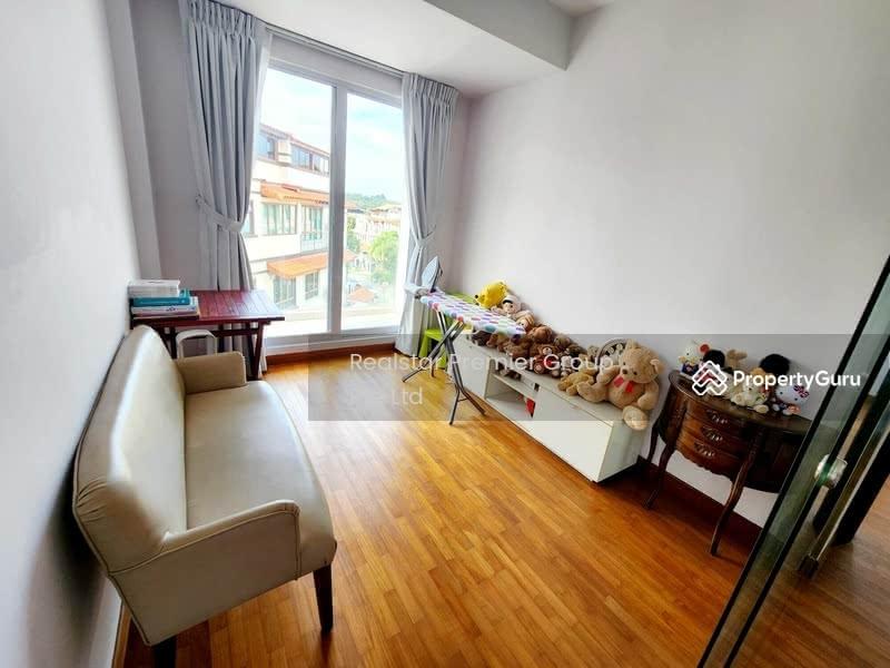 Modern Semi-Detached with Pool near Dulwich College