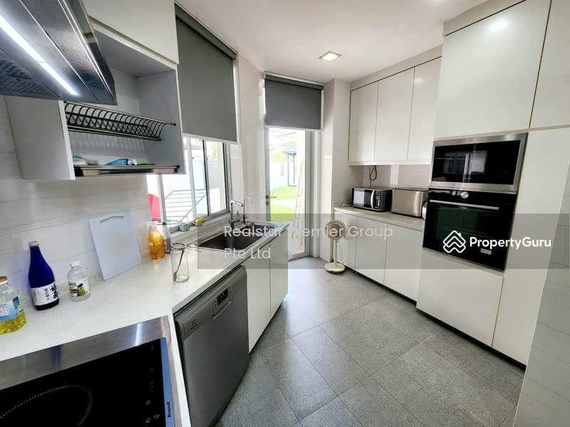 Modern Semi-Detached with Pool near Dulwich College