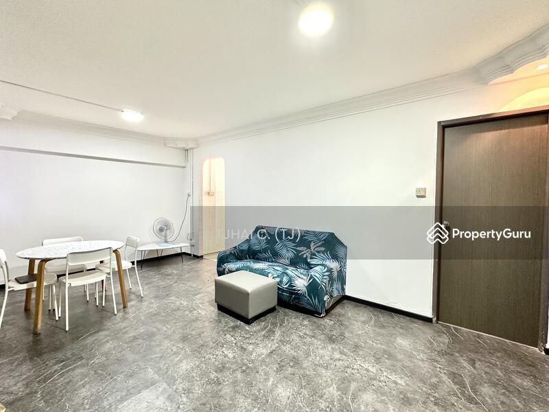 Prop-GPT: HDB Flat: D27 Yishun 768 Yishun Avenue 3