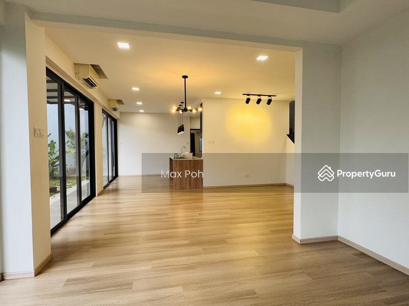 Semi-Detached for Rent: D19, 548695