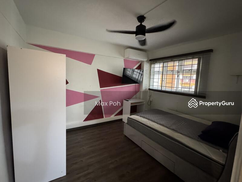 Prop-GPT: HDB Flat: D10 Holland 8 Holland Avenue